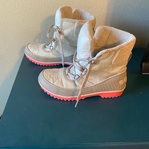 Sorel Tivoli Light Grey Snow Boots